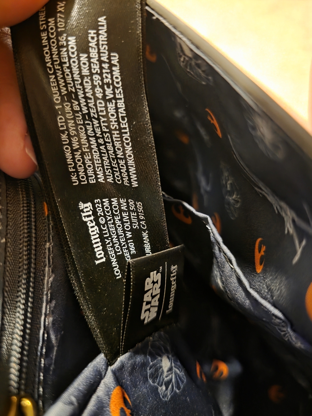 Loungefly Star Wars Purse w/ Card Wallet (Boxlunch Exclusive) - Picture 8 of 8